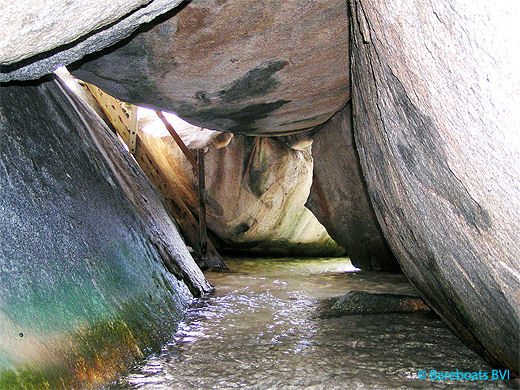 VG_The_Baths_Boulders_And_Ladder
